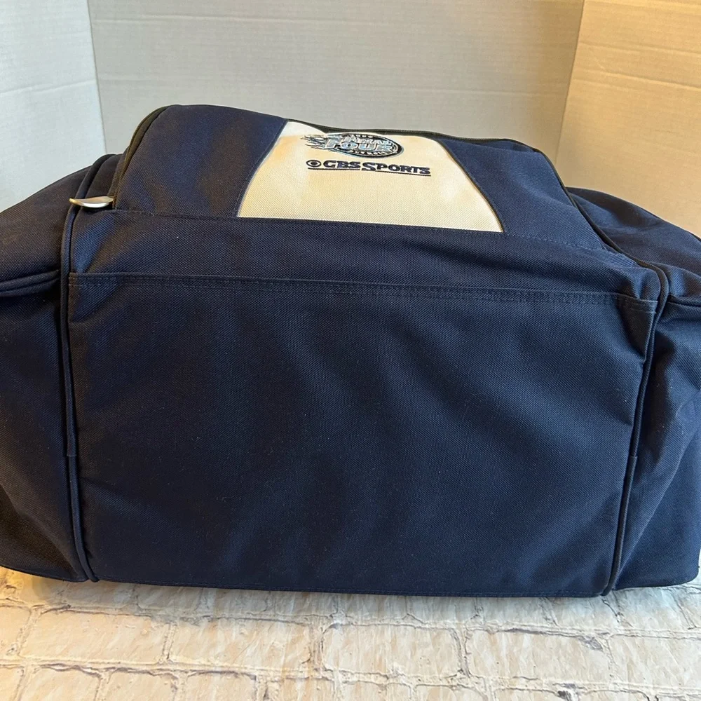 RUSSELL EXCLUSIVELY DISTRIBUTED BY PREMIUM BAGS,LLC LOGO NCCA FINAL FOUR DUFFEL